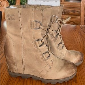 Women’s Joan of Arctic Wedge II Boots In Ash
